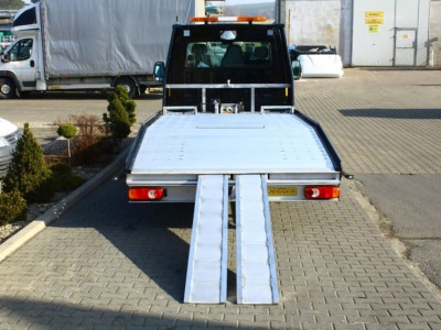 Rozłożona laweta pojazdu Renault Master