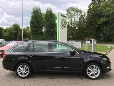 Bok pojazdu zastępczego - Skoda Octavia